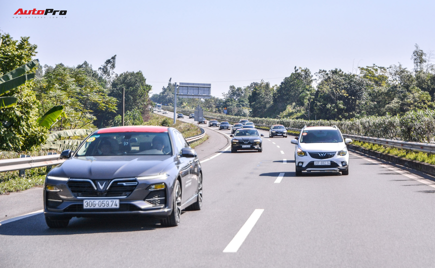 Vượt hơn 300km tới Hà Giang, dàn xe VinFast khiến ai cũng hiếu kỳ: Nhìn theo chỉ trỏ, thậm chí có người tiến lại gõ vỏ xe - Ảnh 5. Vượt hơn 300km tới Hà Giang, dàn xe VinFast khiến ai cũng hiếu kỳ: Nhìn theo chỉ trỏ, thậm chí có người tiến lại gõ vỏ xe - Ảnh 5.