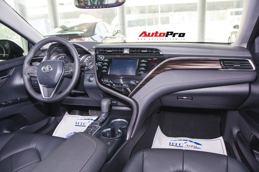 Khám phá Toyota Camry thế hệ mới đầu tiên VN: nhập Mỹ chất chơi, giá 2,5 tỷ đồng ngang Lexus ES250 - Ảnh 3. Khám phá Toyota Camry thế hệ mới đầu tiên VN: nhập Mỹ chất chơi, giá 2,5 tỷ đồng ngang Lexus ES250 - Ảnh 3.