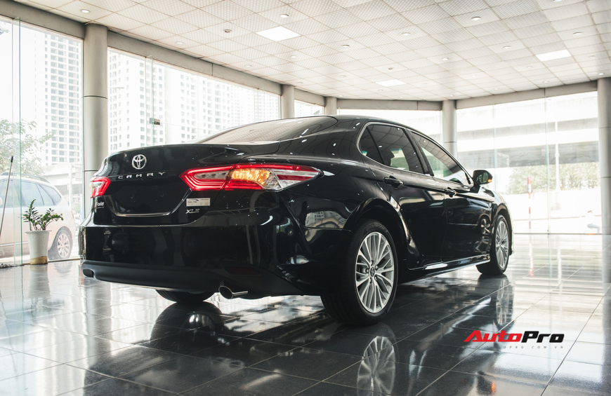 Khám phá Toyota Camry thế hệ mới đầu tiên VN: nhập Mỹ chất chơi, giá 2,5 tỷ đồng ngang Lexus ES250 - Ảnh 5. Khám phá Toyota Camry thế hệ mới đầu tiên VN: nhập Mỹ chất chơi, giá 2,5 tỷ đồng ngang Lexus ES250 - Ảnh 5.