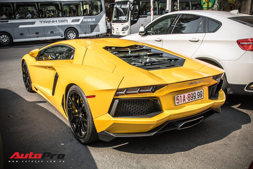 Đại gia Sài Gòn mang dàn siêu xe hàng trăm tỷ lên phố ngay sát Tết, Pagani Huayra và Acura NSX hàng độc xuất hiện - Ảnh 12. Đại gia Sài Gòn mang dàn siêu xe hàng trăm tỷ lên phố ngay sát Tết, Pagani Huayra và Acura NSX hàng độc xuất hiện - Ảnh 12.