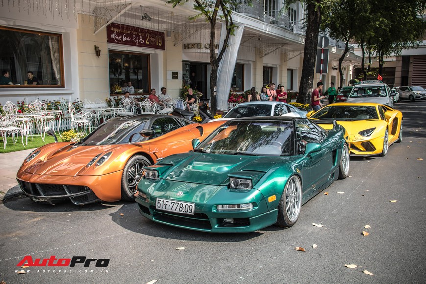 Đại gia Sài Gòn mang dàn siêu xe hàng trăm tỷ lên phố ngay sát Tết, Pagani Huayra và Acura NSX hàng độc xuất hiện - Ảnh 2. Đại gia Sài Gòn mang dàn siêu xe hàng trăm tỷ lên phố ngay sát Tết, Pagani Huayra và Acura NSX hàng độc xuất hiện - Ảnh 2.