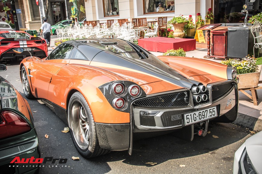 Đại gia Sài Gòn mang dàn siêu xe hàng trăm tỷ lên phố ngay sát Tết, Pagani Huayra và Acura NSX hàng độc xuất hiện - Ảnh 4. Đại gia Sài Gòn mang dàn siêu xe hàng trăm tỷ lên phố ngay sát Tết, Pagani Huayra và Acura NSX hàng độc xuất hiện - Ảnh 4.