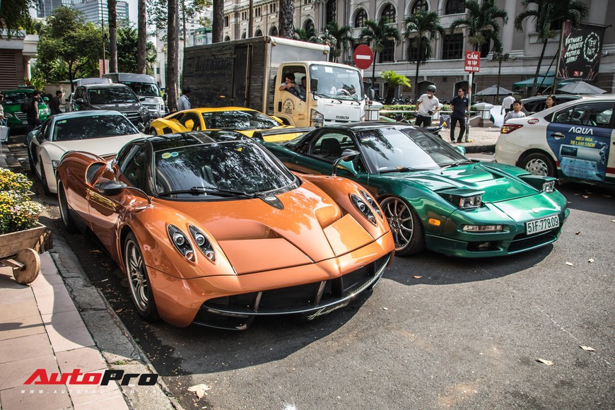 Đại gia Sài Gòn mang dàn siêu xe hàng trăm tỷ lên phố ngay sát Tết, Pagani Huayra và Acura NSX hàng độc xuất hiện - Ảnh 1. Đại gia Sài Gòn mang dàn siêu xe hàng trăm tỷ lên phố ngay sát Tết, Pagani Huayra và Acura NSX hàng độc xuất hiện - Ảnh 1.