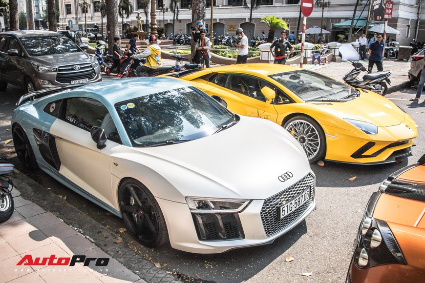 Đại gia Sài Gòn mang dàn siêu xe hàng trăm tỷ lên phố ngay sát Tết, Pagani Huayra và Acura NSX hàng độc xuất hiện - Ảnh 7. Đại gia Sài Gòn mang dàn siêu xe hàng trăm tỷ lên phố ngay sát Tết, Pagani Huayra và Acura NSX hàng độc xuất hiện - Ảnh 7.