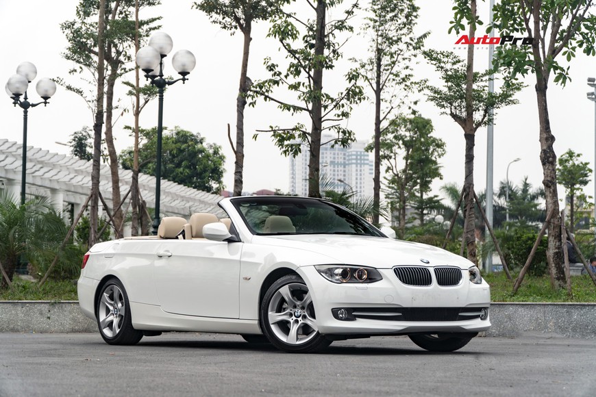 8 năm chỉ chạy 1 vạn km, đây là chiếc BMW 325i mui trần độc nhất vô nhị trên thị trường xe cũ - Ảnh 2. 8 năm chỉ chạy 1 vạn km, đây là chiếc BMW 325i mui trần độc nhất vô nhị trên thị trường xe cũ - Ảnh 2.