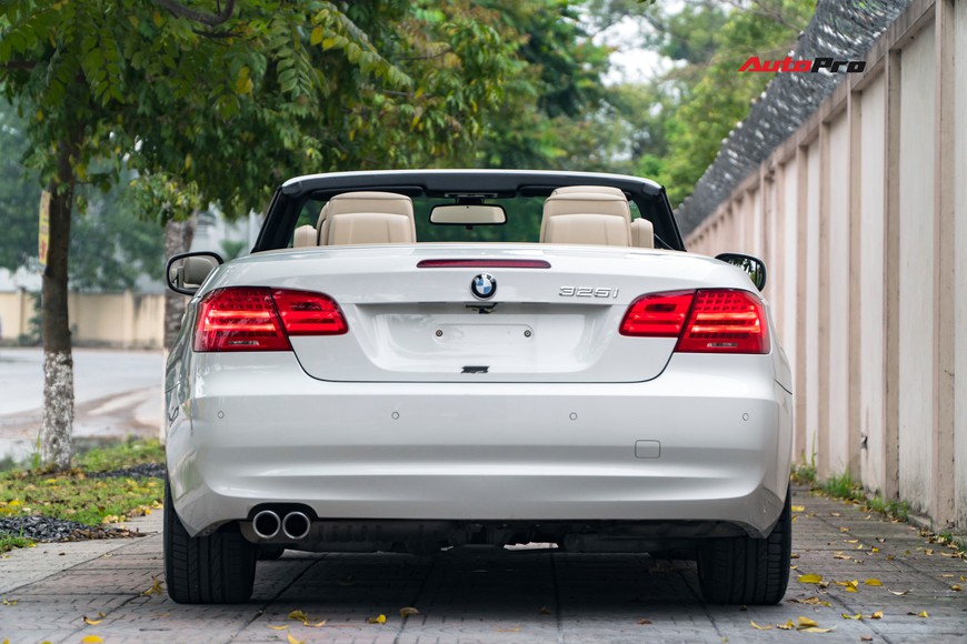 8 năm chỉ chạy 1 vạn km, đây là chiếc BMW 325i mui trần độc nhất vô nhị trên thị trường xe cũ - Ảnh 4. 8 năm chỉ chạy 1 vạn km, đây là chiếc BMW 325i mui trần độc nhất vô nhị trên thị trường xe cũ - Ảnh 4.
