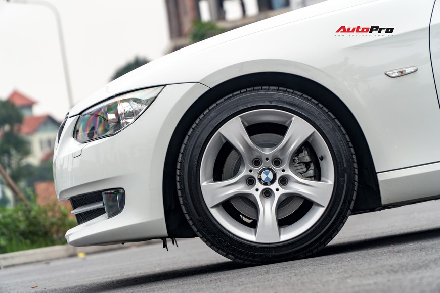 8 năm chỉ chạy 1 vạn km, đây là chiếc BMW 325i mui trần độc nhất vô nhị trên thị trường xe cũ - Ảnh 3. 8 năm chỉ chạy 1 vạn km, đây là chiếc BMW 325i mui trần độc nhất vô nhị trên thị trường xe cũ - Ảnh 3.