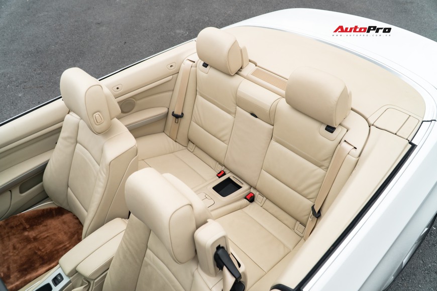 8 năm chỉ chạy 1 vạn km, đây là chiếc BMW 325i mui trần độc nhất vô nhị trên thị trường xe cũ - Ảnh 11. 8 năm chỉ chạy 1 vạn km, đây là chiếc BMW 325i mui trần độc nhất vô nhị trên thị trường xe cũ - Ảnh 11.