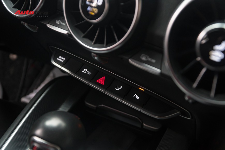 4 năm tuổi, Audi TT vẫn giữ giá hơn 1,7 tỷ đồng - Ảnh 8. 4 năm tuổi, Audi TT vẫn giữ giá hơn 1,7 tỷ đồng - Ảnh 8.