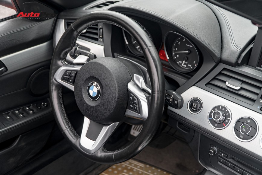 Bán BMW Z4 9 năm tuổi giá gần 1,3 tỷ đồng, chủ showroom tuyên bố: Không bớt cho bất kì ai - Ảnh 12. Bán BMW Z4 9 năm tuổi giá gần 1,3 tỷ đồng, chủ showroom tuyên bố: Không bớt cho bất kì ai - Ảnh 12.