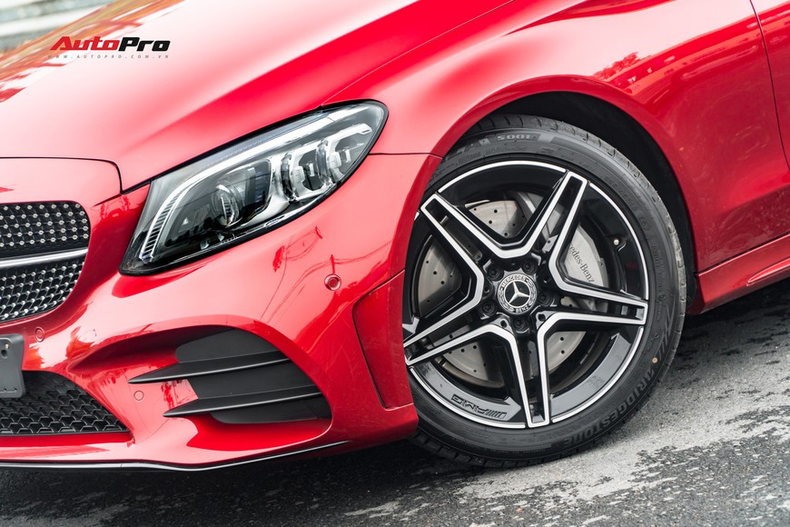 Mới đi 1.000km và bốc biển 10 ngày, đại gia Hà Nội bán lại Mercedes-Benz C300 AMG 2019 với mức giá bất ngờ - Ảnh 2. Mới đi 1.000km và bốc biển 10 ngày, đại gia Hà Nội bán lại Mercedes-Benz C300 AMG 2019 với mức giá bất ngờ - Ảnh 2.