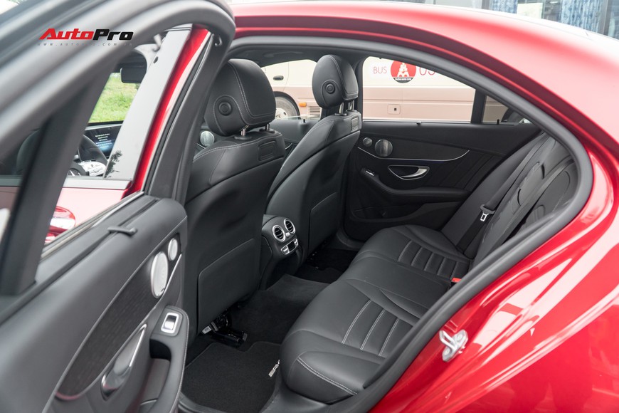 Mới đi 1.000km và bốc biển 10 ngày, đại gia Hà Nội bán lại Mercedes-Benz C300 AMG 2019 với mức giá bất ngờ - Ảnh 11. Mới đi 1.000km và bốc biển 10 ngày, đại gia Hà Nội bán lại Mercedes-Benz C300 AMG 2019 với mức giá bất ngờ - Ảnh 11.