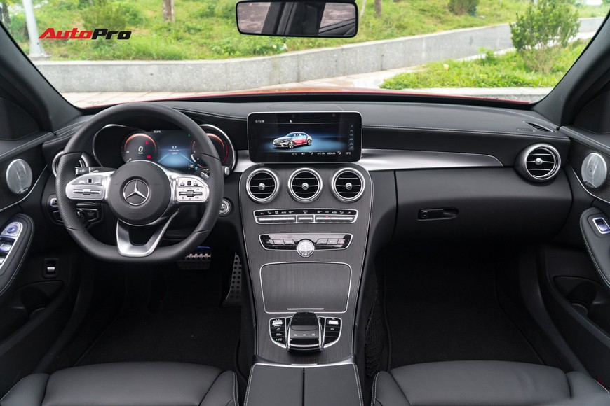 Mới đi 1.000km và bốc biển 10 ngày, đại gia Hà Nội bán lại Mercedes-Benz C300 AMG 2019 với mức giá bất ngờ - Ảnh 6. Mới đi 1.000km và bốc biển 10 ngày, đại gia Hà Nội bán lại Mercedes-Benz C300 AMG 2019 với mức giá bất ngờ - Ảnh 6.