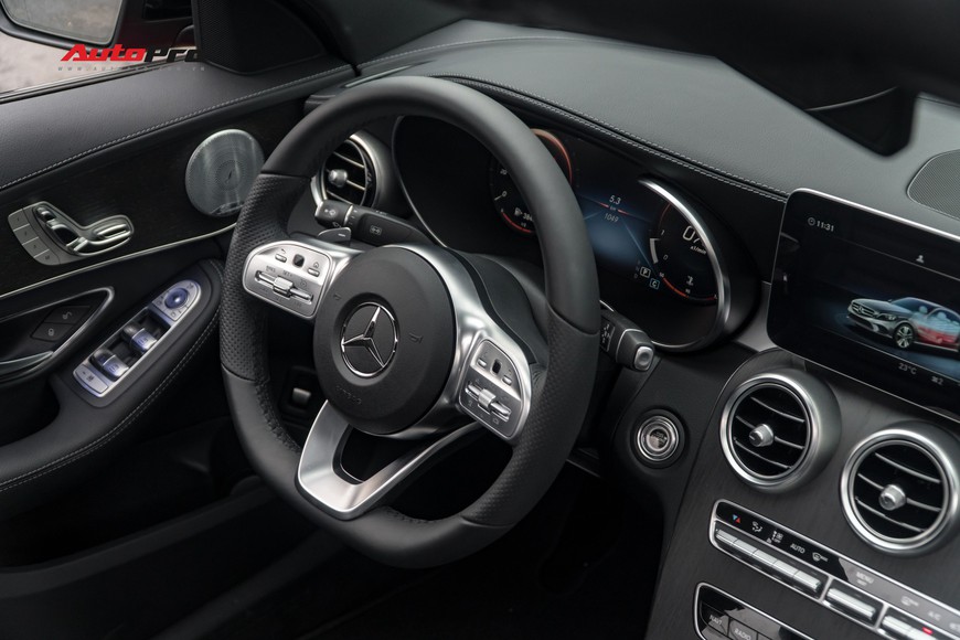 Mới đi 1.000km và bốc biển 10 ngày, đại gia Hà Nội bán lại Mercedes-Benz C300 AMG 2019 với mức giá bất ngờ - Ảnh 7. Mới đi 1.000km và bốc biển 10 ngày, đại gia Hà Nội bán lại Mercedes-Benz C300 AMG 2019 với mức giá bất ngờ - Ảnh 7.