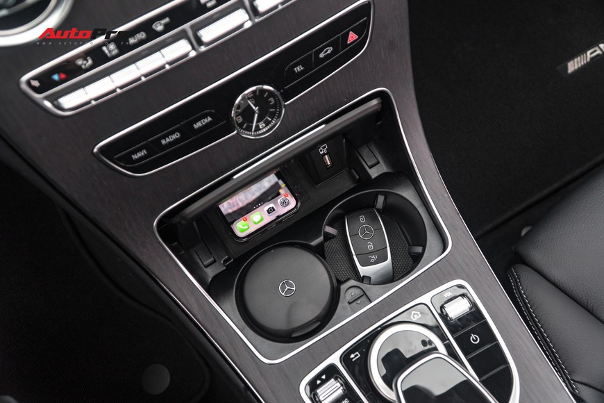 Mới đi 1.000km và bốc biển 10 ngày, đại gia Hà Nội bán lại Mercedes-Benz C300 AMG 2019 với mức giá bất ngờ - Ảnh 10. Mới đi 1.000km và bốc biển 10 ngày, đại gia Hà Nội bán lại Mercedes-Benz C300 AMG 2019 với mức giá bất ngờ - Ảnh 10.