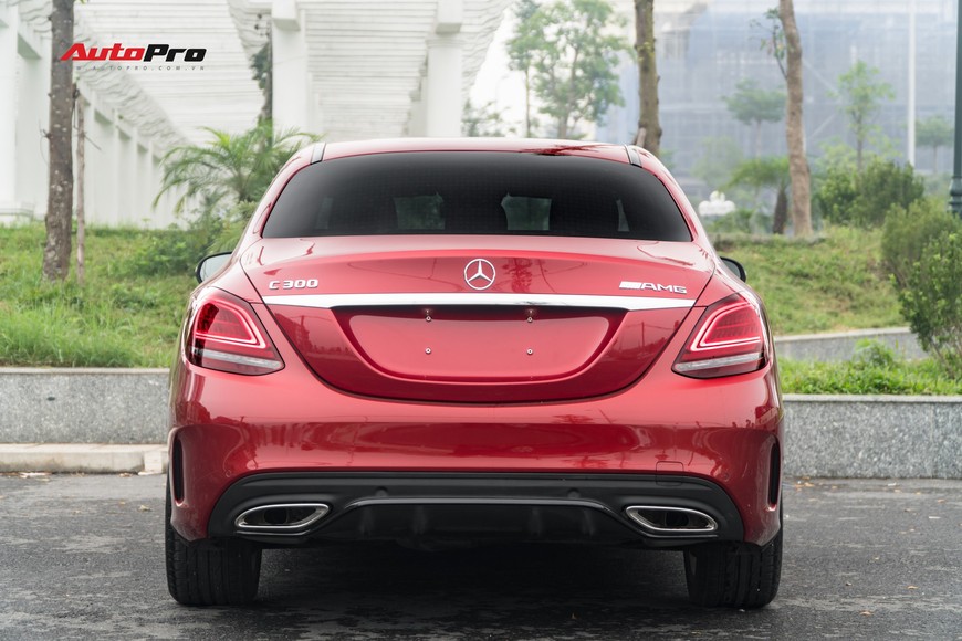 Mới đi 1.000km và bốc biển 10 ngày, đại gia Hà Nội bán lại Mercedes-Benz C300 AMG 2019 với mức giá bất ngờ - Ảnh 4. Mới đi 1.000km và bốc biển 10 ngày, đại gia Hà Nội bán lại Mercedes-Benz C300 AMG 2019 với mức giá bất ngờ - Ảnh 4.