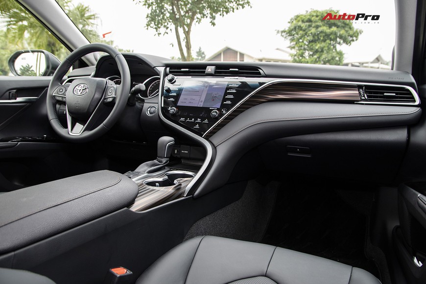 Đánh giá nhanh Toyota Camry 2019: Áp lực lớn của Mazda6 và Honda Accord - Ảnh 5. Đánh giá nhanh Toyota Camry 2019: Áp lực lớn của Mazda6 và Honda Accord - Ảnh 5.