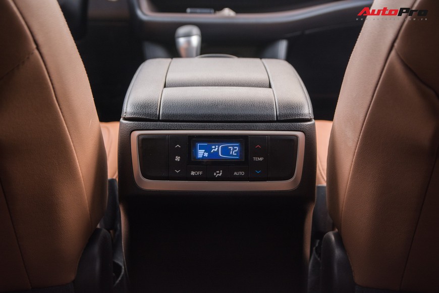 Toyota Highlander Limited 2019 đầu tiên giá hơn 4 tỷ đồng về Việt Nam: Động cơ V6, nhập khẩu Mỹ - Ảnh 10. Toyota Highlander Limited 2019 đầu tiên giá hơn 4 tỷ đồng về Việt Nam: Động cơ V6, nhập khẩu Mỹ - Ảnh 10.