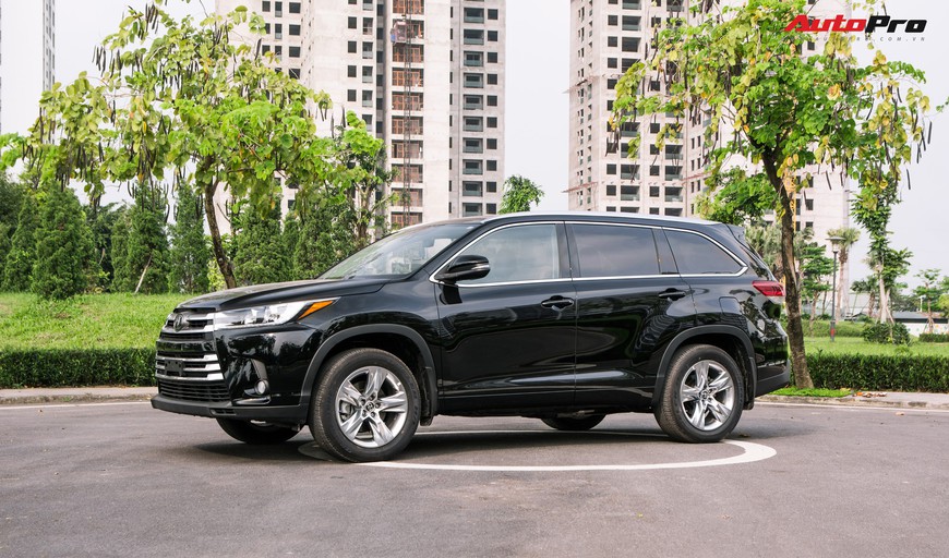 Toyota Highlander Limited 2019 đầu tiên giá hơn 4 tỷ đồng về Việt Nam: Động cơ V6, nhập khẩu Mỹ - Ảnh 1. Toyota Highlander Limited 2019 đầu tiên giá hơn 4 tỷ đồng về Việt Nam: Động cơ V6, nhập khẩu Mỹ - Ảnh 1.