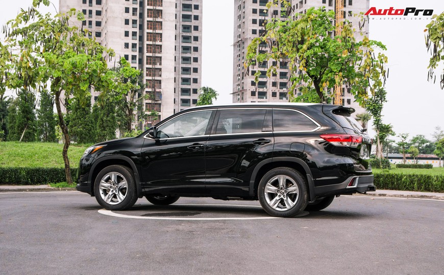 Toyota Highlander Limited 2019 đầu tiên giá hơn 4 tỷ đồng về Việt Nam: Động cơ V6, nhập khẩu Mỹ - Ảnh 4. Toyota Highlander Limited 2019 đầu tiên giá hơn 4 tỷ đồng về Việt Nam: Động cơ V6, nhập khẩu Mỹ - Ảnh 4.