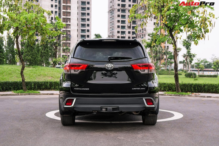 Toyota Highlander Limited 2019 đầu tiên giá hơn 4 tỷ đồng về Việt Nam: Động cơ V6, nhập khẩu Mỹ - Ảnh 5. Toyota Highlander Limited 2019 đầu tiên giá hơn 4 tỷ đồng về Việt Nam: Động cơ V6, nhập khẩu Mỹ - Ảnh 5.