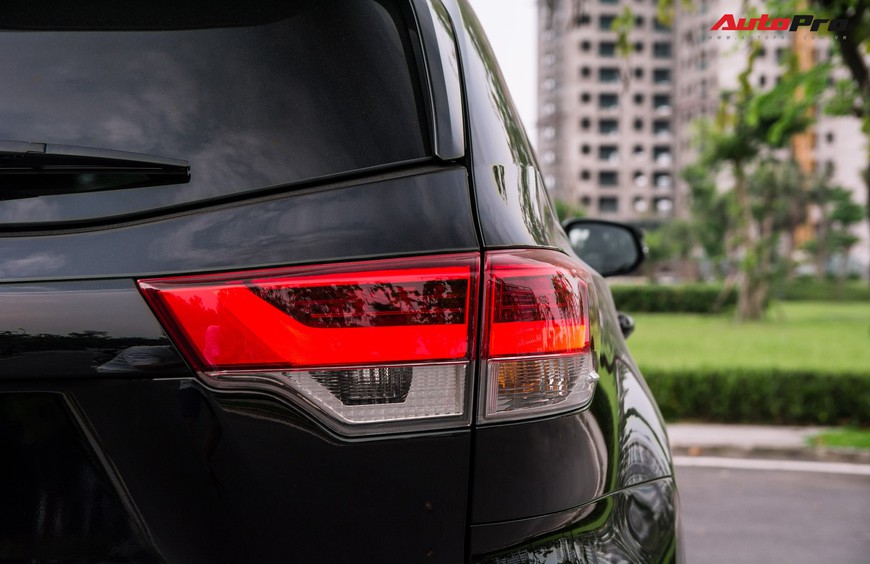 Toyota Highlander Limited 2019 đầu tiên giá hơn 4 tỷ đồng về Việt Nam: Động cơ V6, nhập khẩu Mỹ - Ảnh 6. Toyota Highlander Limited 2019 đầu tiên giá hơn 4 tỷ đồng về Việt Nam: Động cơ V6, nhập khẩu Mỹ - Ảnh 6.