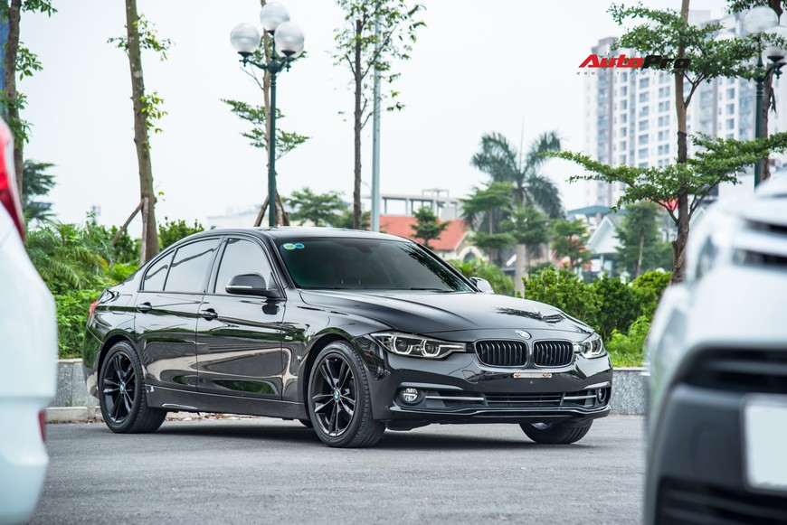 Hàng hiếm BMW 330i chỉ đắt hơn Toyota Camry 64 triệu đồng sau 43.000 km - Ảnh 1. Hàng hiếm BMW 330i chỉ đắt hơn Toyota Camry 64 triệu đồng sau 43.000 km - Ảnh 1.
