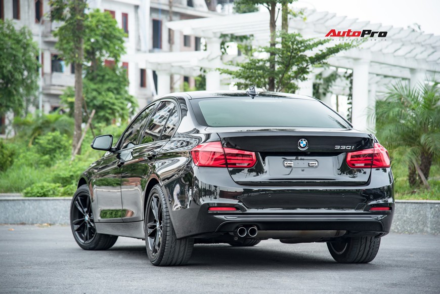 Hàng hiếm BMW 330i chỉ đắt hơn Toyota Camry 64 triệu đồng sau 43.000 km - Ảnh 5. Hàng hiếm BMW 330i chỉ đắt hơn Toyota Camry 64 triệu đồng sau 43.000 km - Ảnh 5.