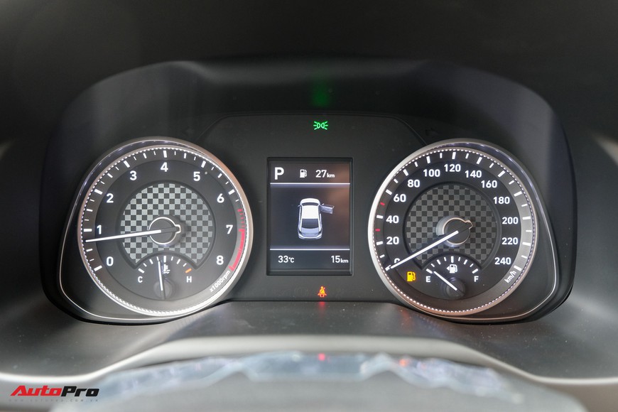 Cận cảnh Hyundai Elantra 2019 giá từ 580 triệu đồng đã về đại lý, phả hơi nóng lên Kia Cerato - Ảnh 12. Cận cảnh Hyundai Elantra 2019 giá từ 580 triệu đồng đã về đại lý, phả hơi nóng lên Kia Cerato - Ảnh 12.