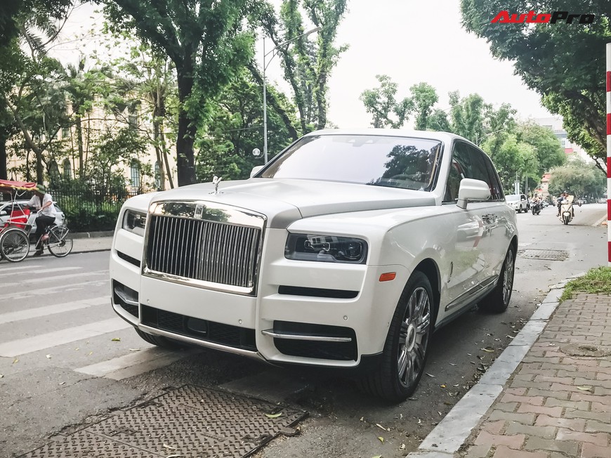 Vừa khui công, Rolls-Royce Cullinan đầu tiên Việt Nam đã cùng chủ nhân dạo phố Hà Nội - Ảnh 1. Vừa khui công, Rolls-Royce Cullinan đầu tiên Việt Nam đã cùng chủ nhân dạo phố Hà Nội - Ảnh 1.