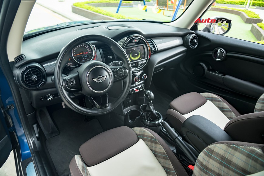 Trải nghiệm nhanh MINI Cooper 2017: Bỏ tiền tỷ mua niềm vui sau vô-lăng - Ảnh 6. Trải nghiệm nhanh MINI Cooper 2017: Bỏ tiền tỷ mua niềm vui sau vô-lăng - Ảnh 6.