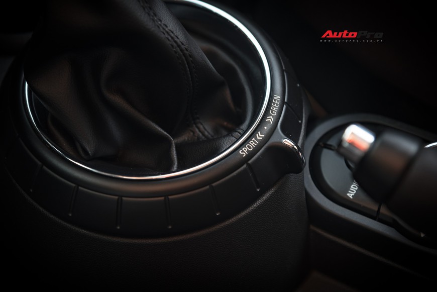 Trải nghiệm nhanh MINI Cooper 2017: Bỏ tiền tỷ mua niềm vui sau vô-lăng - Ảnh 10. Trải nghiệm nhanh MINI Cooper 2017: Bỏ tiền tỷ mua niềm vui sau vô-lăng - Ảnh 10.