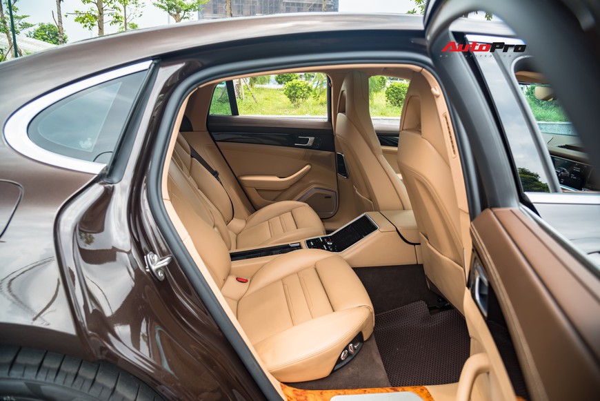 Bán Porsche Panamera sau 23.000 km, đại gia Việt vẫn dư tiền sắm SUV Cayenne - Ảnh 12. Bán Porsche Panamera sau 23.000 km, đại gia Việt vẫn dư tiền sắm SUV Cayenne - Ảnh 12.