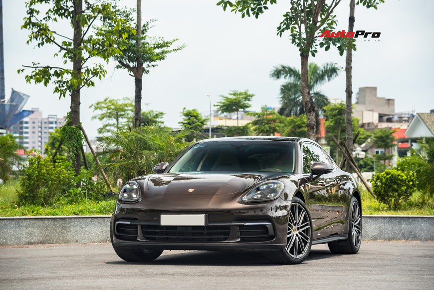 Bán Porsche Panamera sau 23.000 km, đại gia Việt vẫn dư tiền sắm SUV Cayenne - Ảnh 1. Bán Porsche Panamera sau 23.000 km, đại gia Việt vẫn dư tiền sắm SUV Cayenne - Ảnh 1.