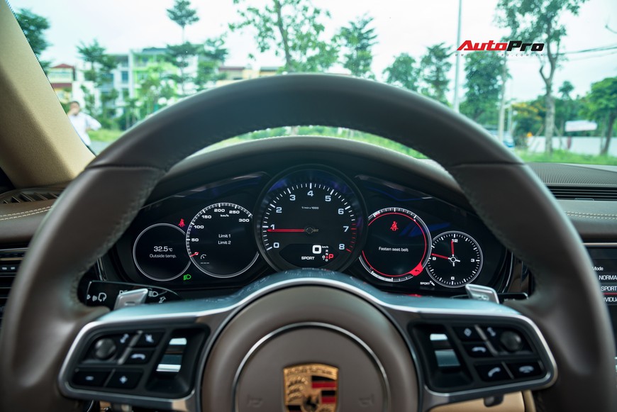 Bán Porsche Panamera sau 23.000 km, đại gia Việt vẫn dư tiền sắm SUV Cayenne - Ảnh 10. Bán Porsche Panamera sau 23.000 km, đại gia Việt vẫn dư tiền sắm SUV Cayenne - Ảnh 10.