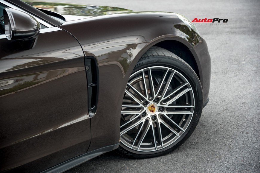 Bán Porsche Panamera sau 23.000 km, đại gia Việt vẫn dư tiền sắm SUV Cayenne - Ảnh 3. Bán Porsche Panamera sau 23.000 km, đại gia Việt vẫn dư tiền sắm SUV Cayenne - Ảnh 3.