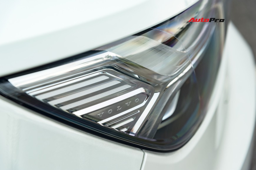 Đánh giá nhanh Volvo XC40 giá 1,75 tỷ đồng: Lật mở nhiều bất ngờ sau mẫu SUV tưởng nhỏ con và chỉ dành cho đô thị - Ảnh 4. Đánh giá nhanh Volvo XC40 giá 1,75 tỷ đồng: Lật mở nhiều bất ngờ sau mẫu SUV tưởng nhỏ con và chỉ dành cho đô thị - Ảnh 4.