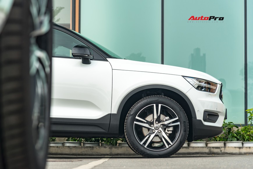 Đánh giá nhanh Volvo XC40 giá 1,75 tỷ đồng: Lật mở nhiều bất ngờ sau mẫu SUV tưởng nhỏ con và chỉ dành cho đô thị - Ảnh 5. Đánh giá nhanh Volvo XC40 giá 1,75 tỷ đồng: Lật mở nhiều bất ngờ sau mẫu SUV tưởng nhỏ con và chỉ dành cho đô thị - Ảnh 5.
