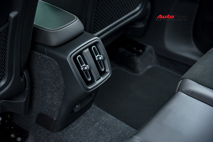 Đánh giá nhanh Volvo XC40 giá 1,75 tỷ đồng: Lật mở nhiều bất ngờ sau mẫu SUV tưởng nhỏ con và chỉ dành cho đô thị - Ảnh 19. Đánh giá nhanh Volvo XC40 giá 1,75 tỷ đồng: Lật mở nhiều bất ngờ sau mẫu SUV tưởng nhỏ con và chỉ dành cho đô thị - Ảnh 19.
