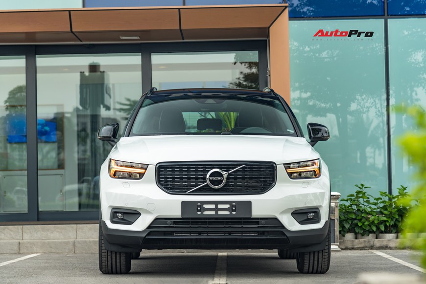 Đánh giá nhanh Volvo XC40 giá 1,75 tỷ đồng: Lật mở nhiều bất ngờ sau mẫu SUV tưởng nhỏ con và chỉ dành cho đô thị - Ảnh 2. Đánh giá nhanh Volvo XC40 giá 1,75 tỷ đồng: Lật mở nhiều bất ngờ sau mẫu SUV tưởng nhỏ con và chỉ dành cho đô thị - Ảnh 2.
