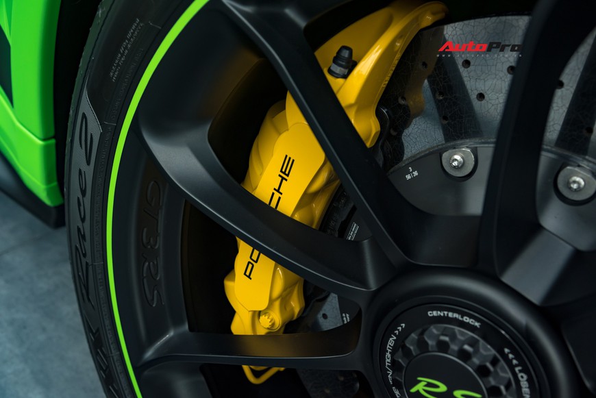 Bóc tách gói trang bị 1,7 tỷ đồng trên Porsche 911 GT3 RS Lizard Green độc nhất Việt Nam - Ảnh 4. Bóc tách gói trang bị 1,7 tỷ đồng trên Porsche 911 GT3 RS Lizard Green độc nhất Việt Nam - Ảnh 4.