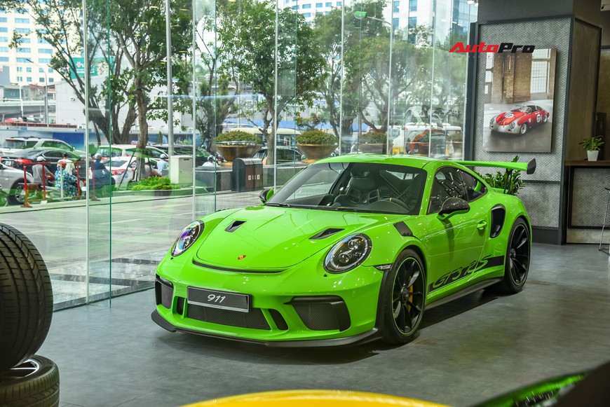Bóc tách gói trang bị 1,7 tỷ đồng trên Porsche 911 GT3 RS Lizard Green độc nhất Việt Nam - Ảnh 9. Bóc tách gói trang bị 1,7 tỷ đồng trên Porsche 911 GT3 RS Lizard Green độc nhất Việt Nam - Ảnh 9.