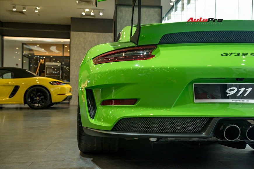 Bóc tách gói trang bị 1,7 tỷ đồng trên Porsche 911 GT3 RS Lizard Green độc nhất Việt Nam - Ảnh 11. Bóc tách gói trang bị 1,7 tỷ đồng trên Porsche 911 GT3 RS Lizard Green độc nhất Việt Nam - Ảnh 11.