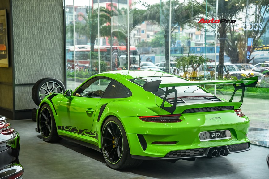 Bóc tách gói trang bị 1,7 tỷ đồng trên Porsche 911 GT3 RS Lizard Green độc nhất Việt Nam - Ảnh 12. Bóc tách gói trang bị 1,7 tỷ đồng trên Porsche 911 GT3 RS Lizard Green độc nhất Việt Nam - Ảnh 12.