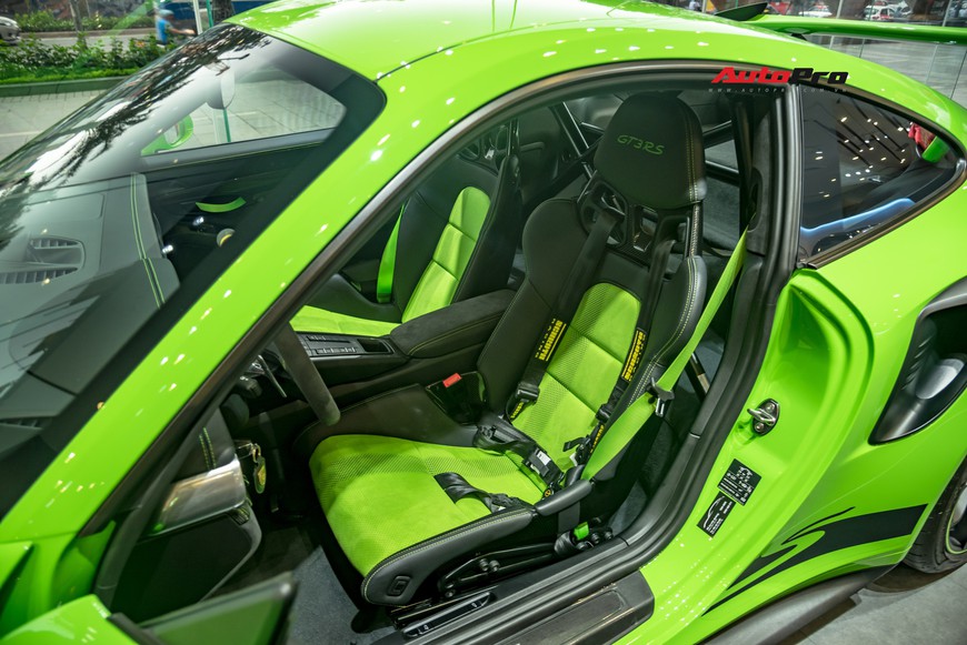 Bóc tách gói trang bị 1,7 tỷ đồng trên Porsche 911 GT3 RS Lizard Green độc nhất Việt Nam - Ảnh 6. Bóc tách gói trang bị 1,7 tỷ đồng trên Porsche 911 GT3 RS Lizard Green độc nhất Việt Nam - Ảnh 6.