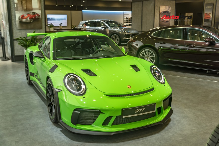 Bóc tách gói trang bị 1,7 tỷ đồng trên Porsche 911 GT3 RS Lizard Green độc nhất Việt Nam - Ảnh 1. Bóc tách gói trang bị 1,7 tỷ đồng trên Porsche 911 GT3 RS Lizard Green độc nhất Việt Nam - Ảnh 1.