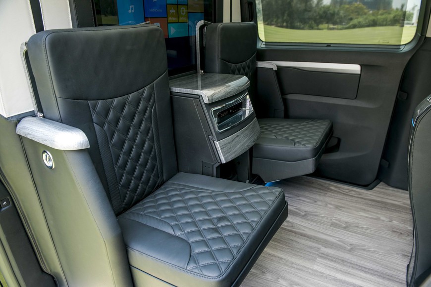 Khám phá chi tiết Peugeot Traveller Premium giá gần 2,25 tỷ đồng - MPV hạng sang cho thương gia - Ảnh 4. Khám phá chi tiết Peugeot Traveller Premium giá gần 2,25 tỷ đồng - MPV hạng sang cho thương gia - Ảnh 4.