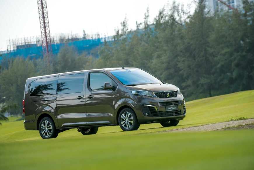 Khám phá chi tiết Peugeot Traveller Premium giá gần 2,25 tỷ đồng - MPV hạng sang cho thương gia - Ảnh 8. Khám phá chi tiết Peugeot Traveller Premium giá gần 2,25 tỷ đồng - MPV hạng sang cho thương gia - Ảnh 8.