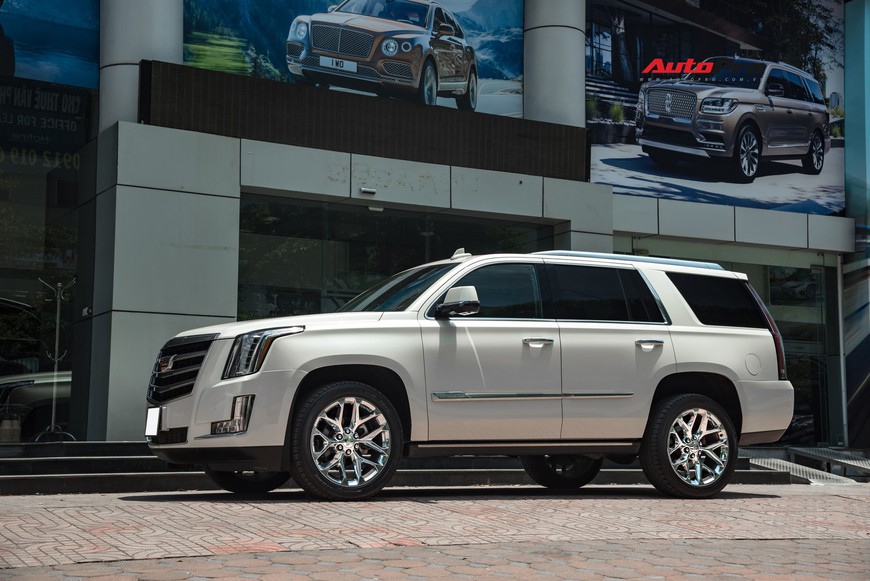 Cadillac Escalade 2015 giá 4,8 tỷ đồng - Khủng long Mỹ giữ chất sau 4 năm tuổi - Ảnh 2. Cadillac Escalade 2015 giá 4,8 tỷ đồng - Khủng long Mỹ giữ chất sau 4 năm tuổi - Ảnh 2.