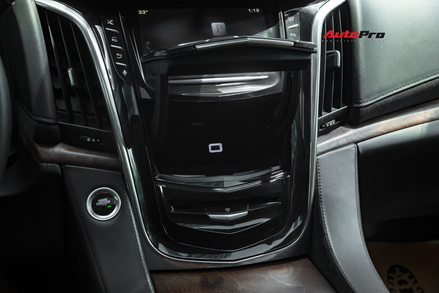 Cadillac Escalade 2015 giá 4,8 tỷ đồng - Khủng long Mỹ giữ chất sau 4 năm tuổi - Ảnh 6. Cadillac Escalade 2015 giá 4,8 tỷ đồng - Khủng long Mỹ giữ chất sau 4 năm tuổi - Ảnh 6.